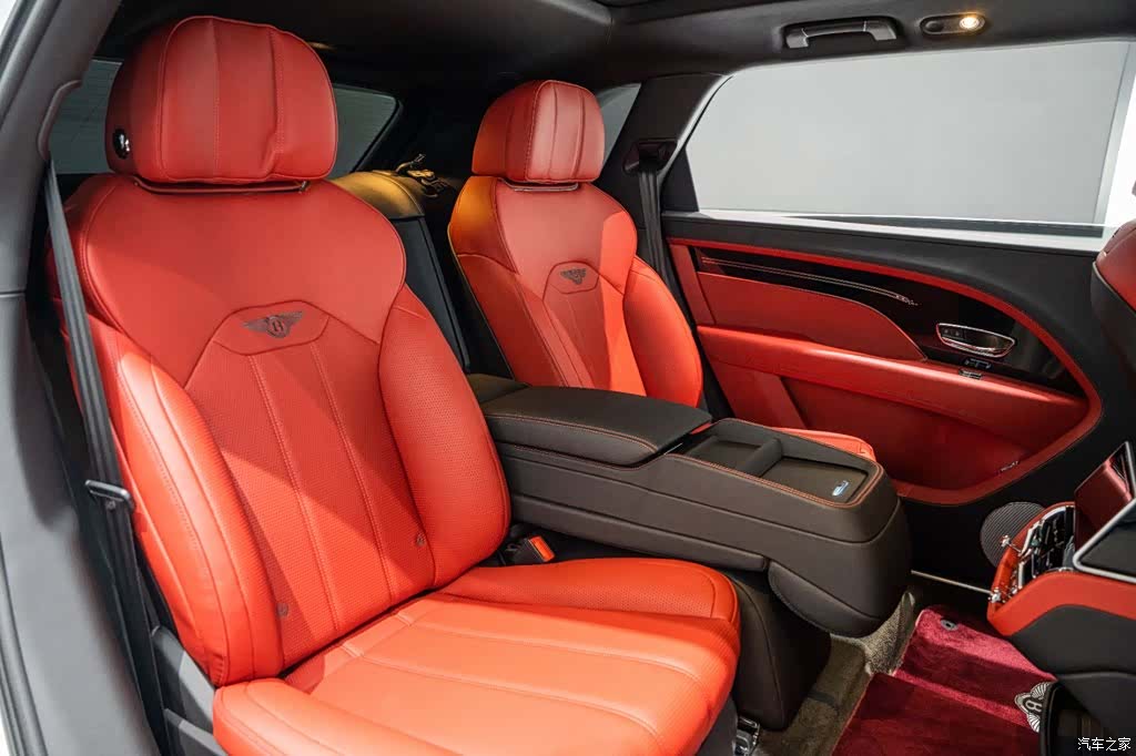 Bentley Bentayga, 2023 16