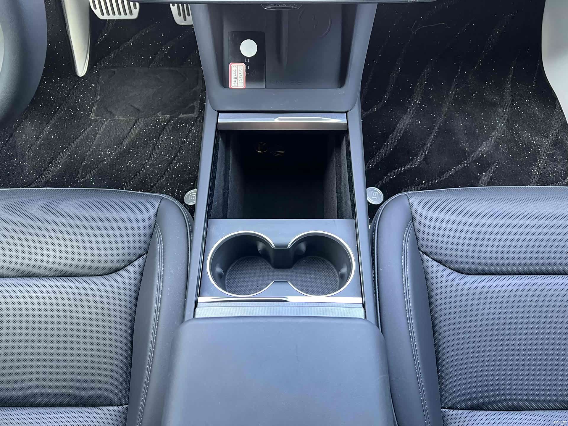 Tesla Model 3, 2025 11