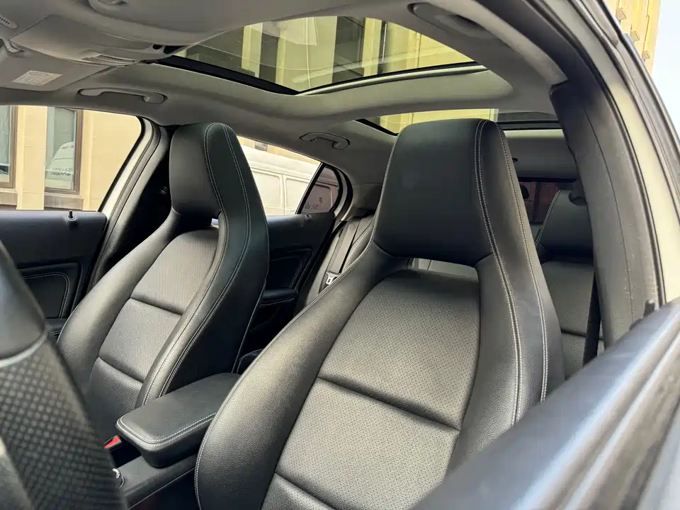Mercedes-Benz GLA Mercedes-Benz GLA