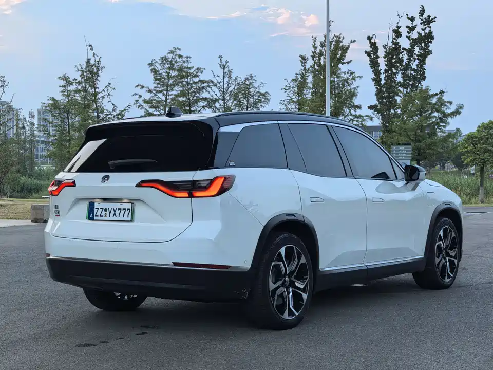NIO ES8