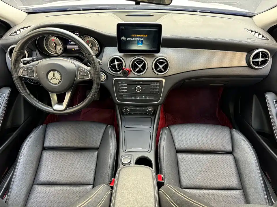 Mercedes-Benz GLA Mercedes-Benz GLA