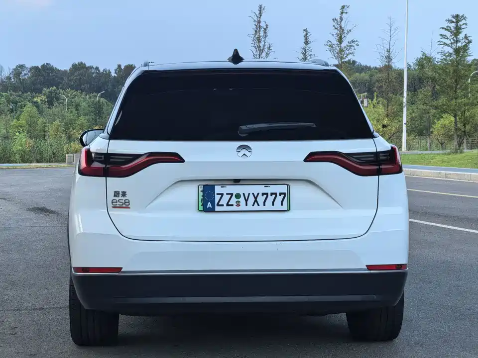NIO ES8