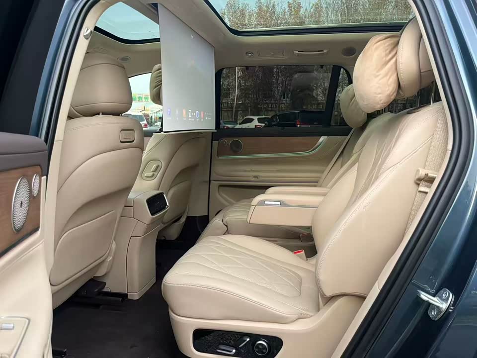 AITO Ask the world M9