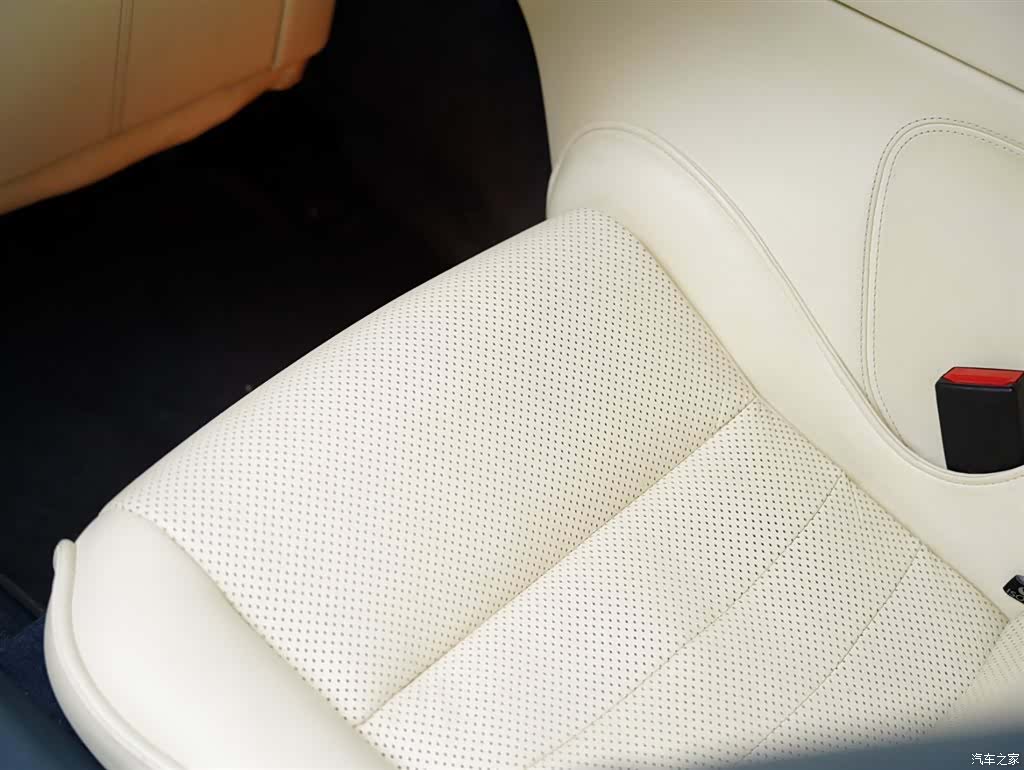Aston Martin Rapide, 2011 38