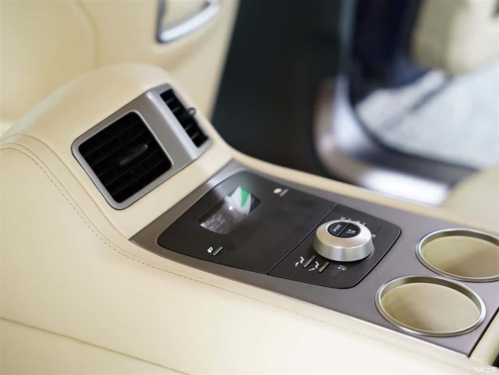 Aston Martin Rapide, 2011 36