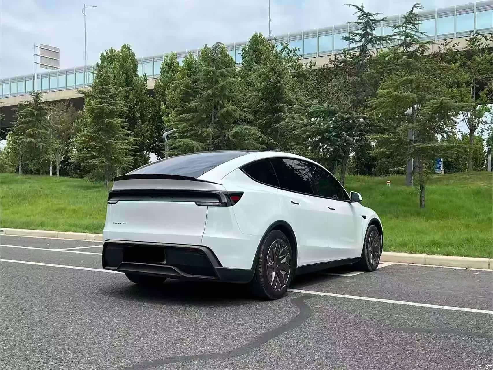 Tesla Model Y, 2025 7