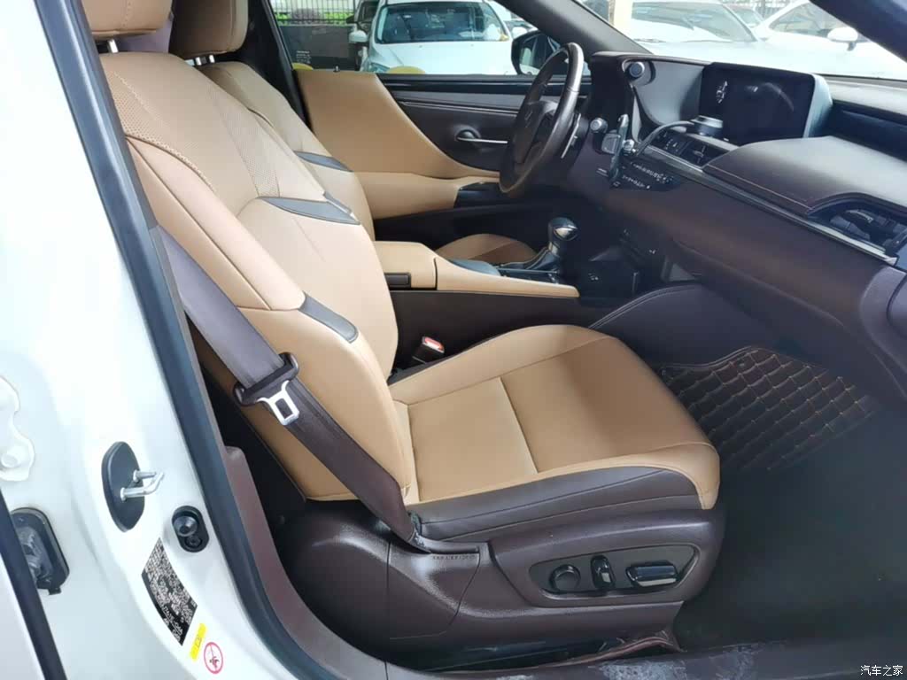Lexus ES, 2019 25