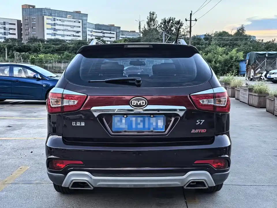 BYD S7