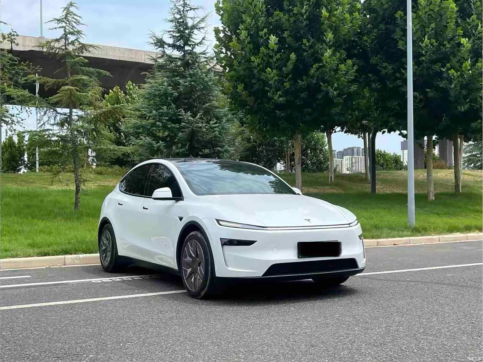 Tesla Model Y, 2025 3