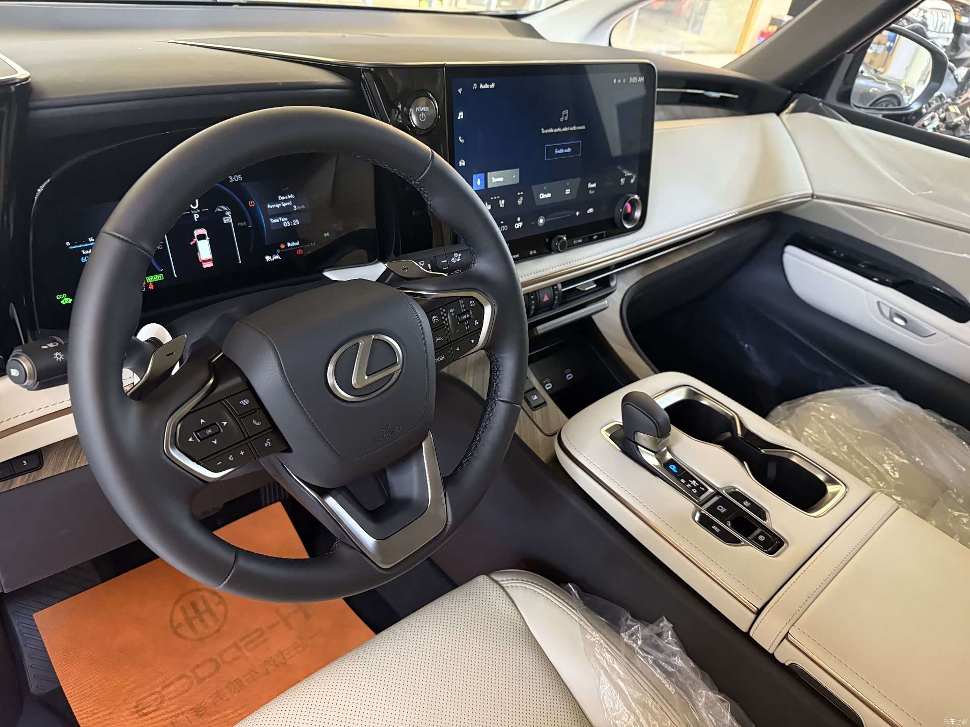 Lexus LM, 2023 12