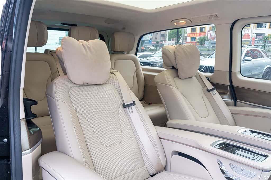 Mercedes-Benz V-Class, 2023 11