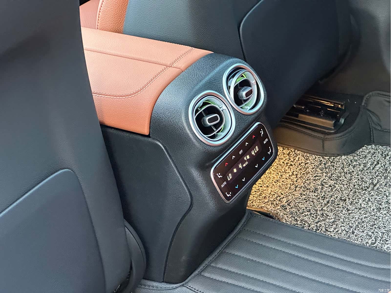 Mercedes-Benz GLC, 2025 11