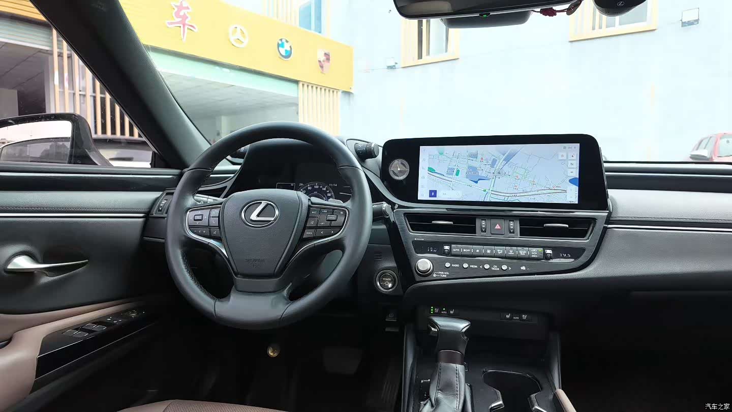 Lexus ES, 2022 8