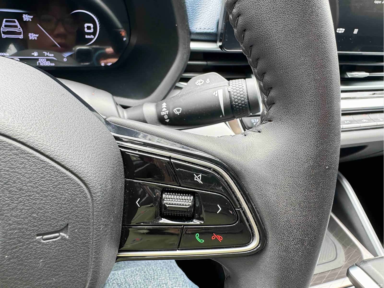 Geely Emgrand, 2022 25