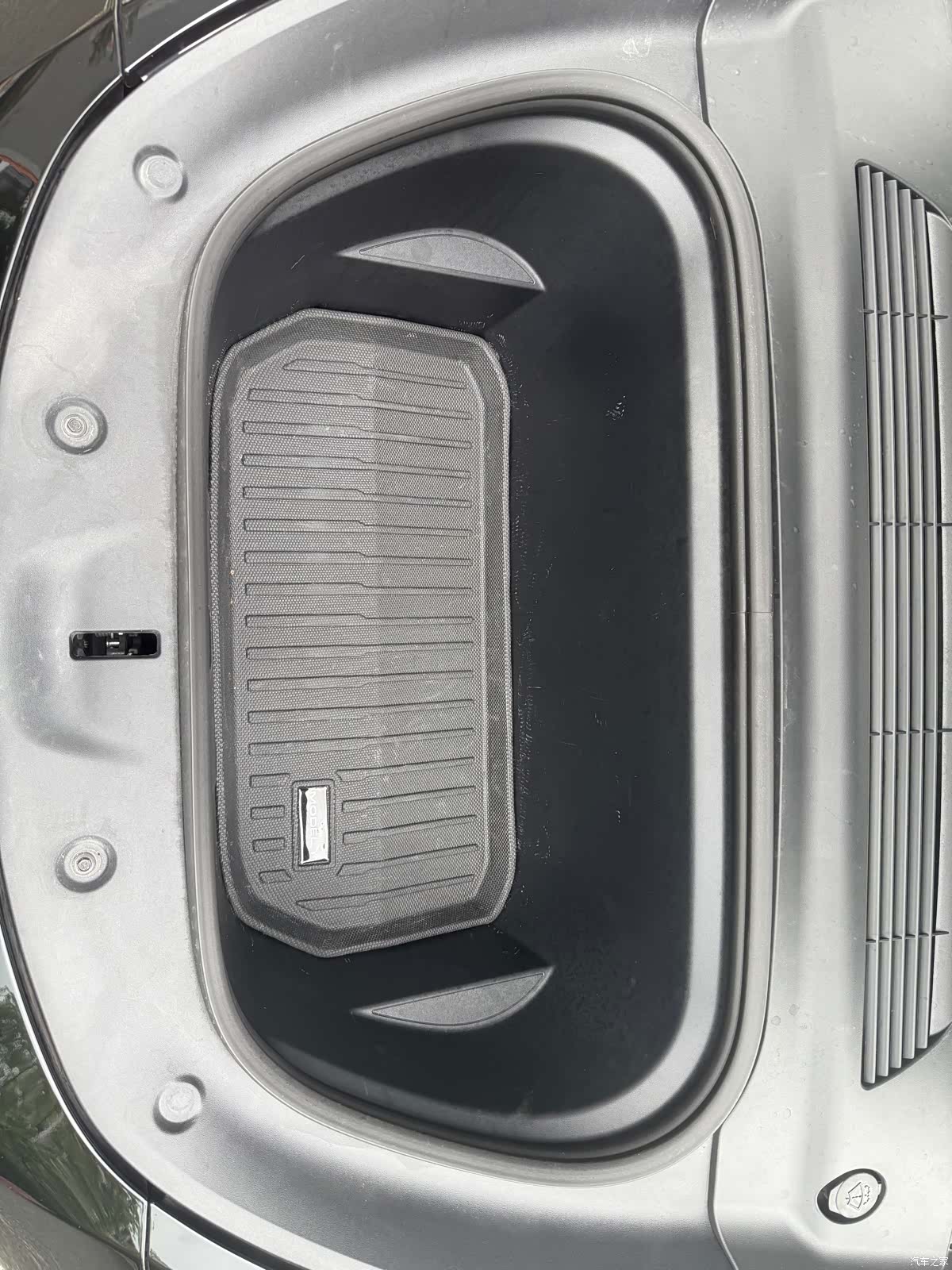 Tesla Model Y, 2023 29