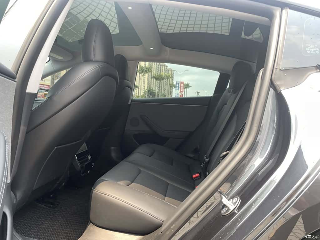 Tesla Model 3, 2025 20