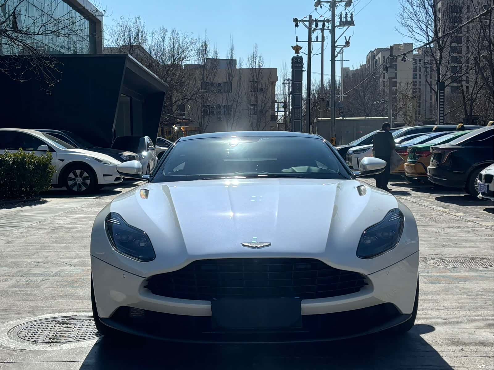 Aston Martin DB11, 2019 2