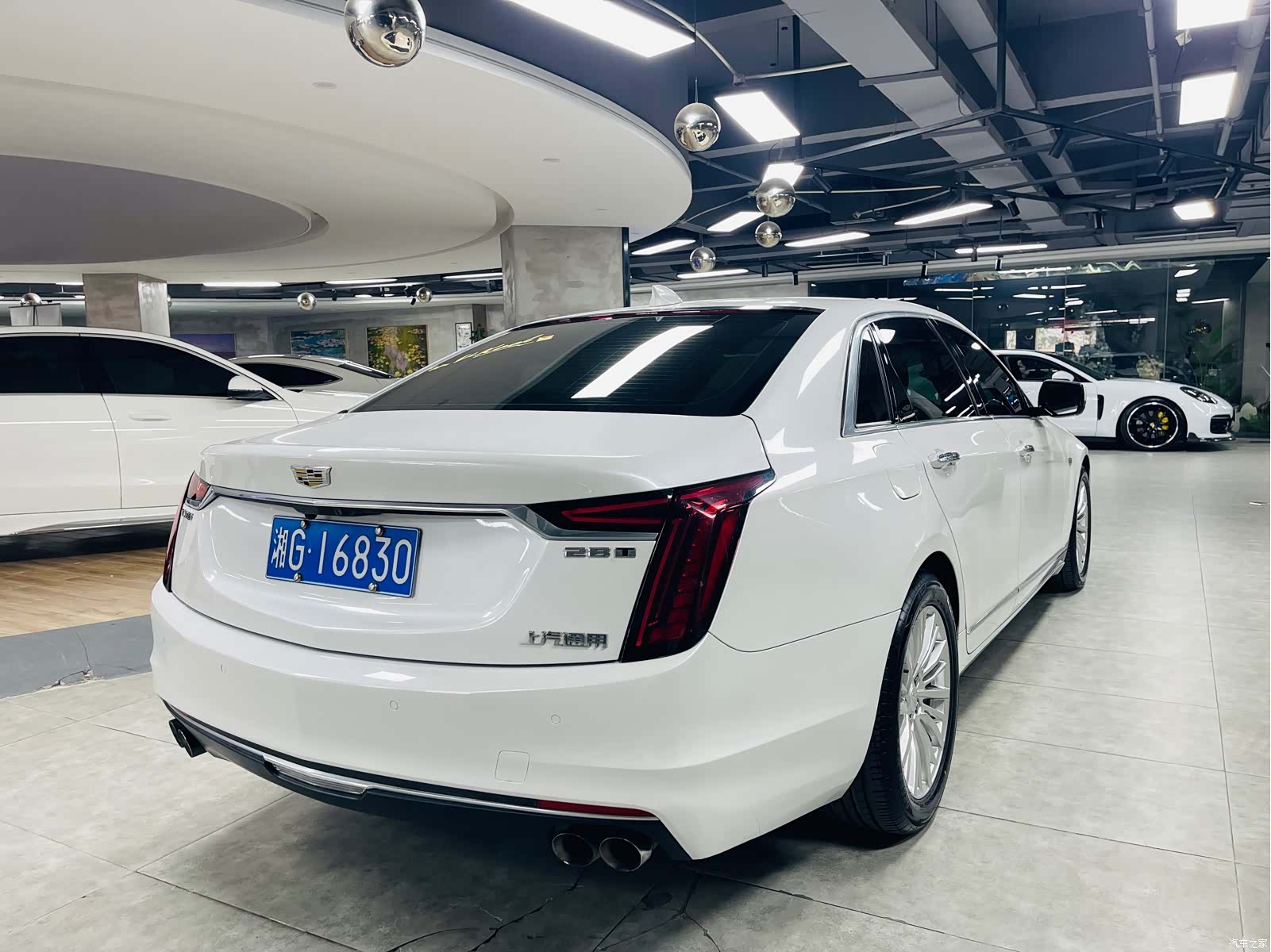 Cadillac CT6, 2019 все фото