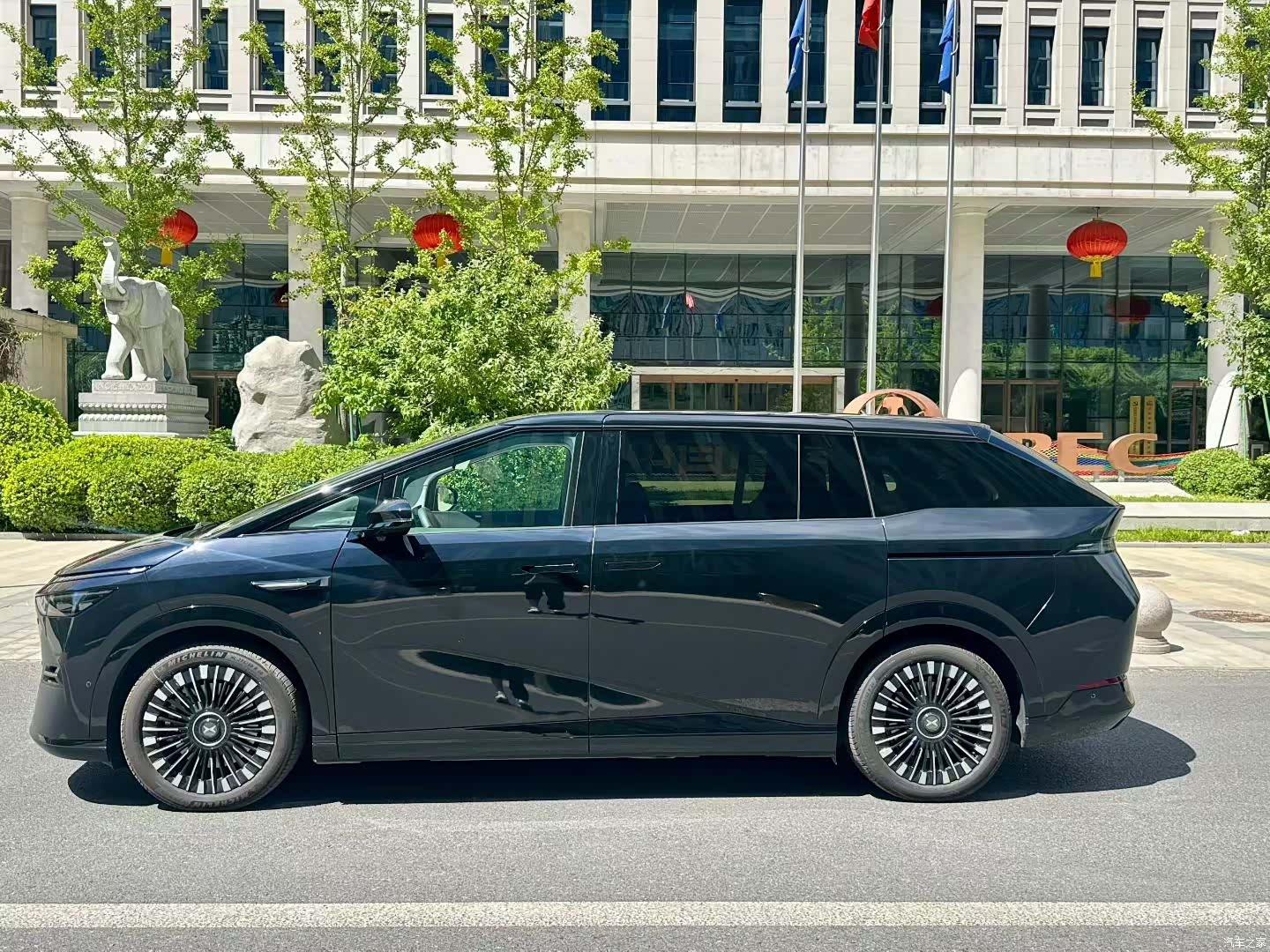 Xpeng X9, 2025 3