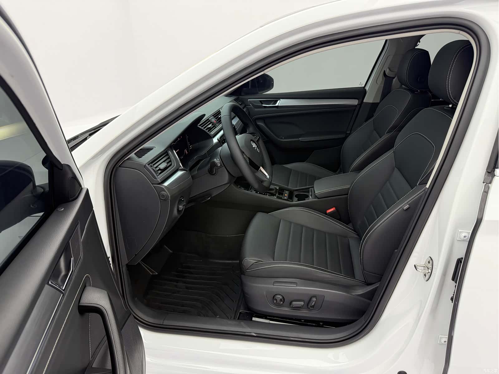 Skoda Superb, 2023 20