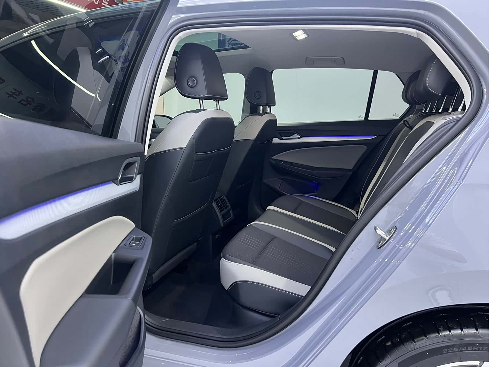 Volkswagen Golf, 2023 13