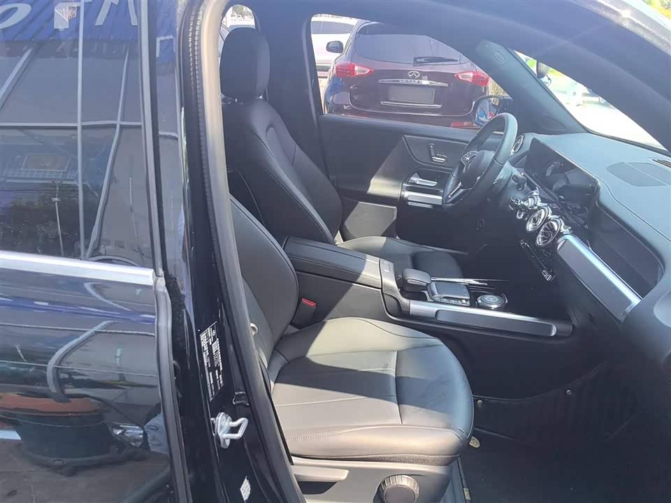 Mercedes-Benz GLB Mercedes-Benz GLB