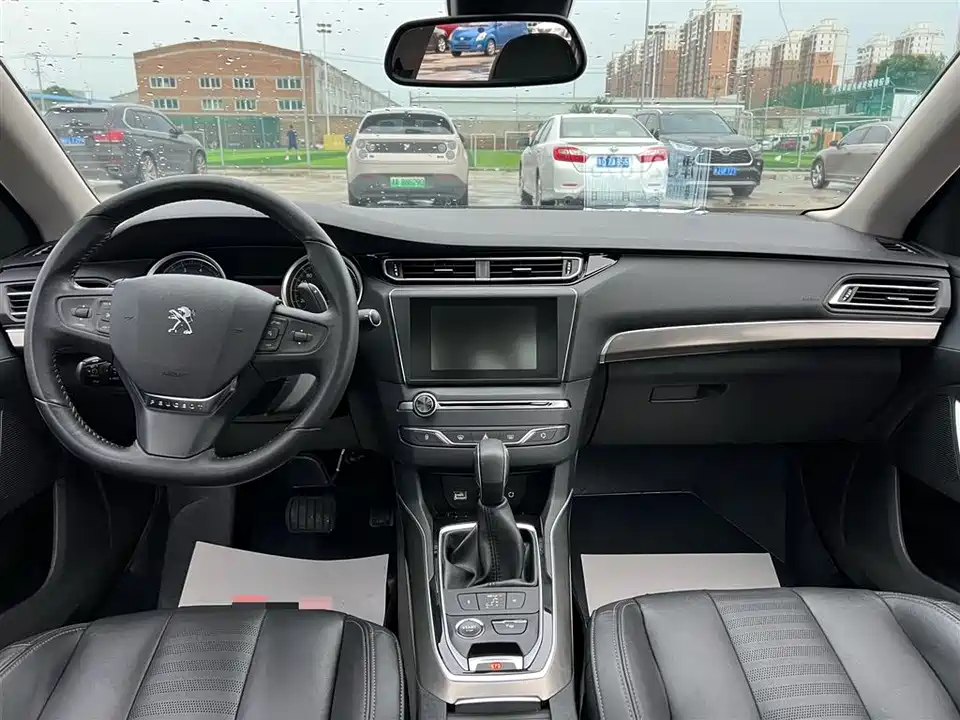 Peugeot 408