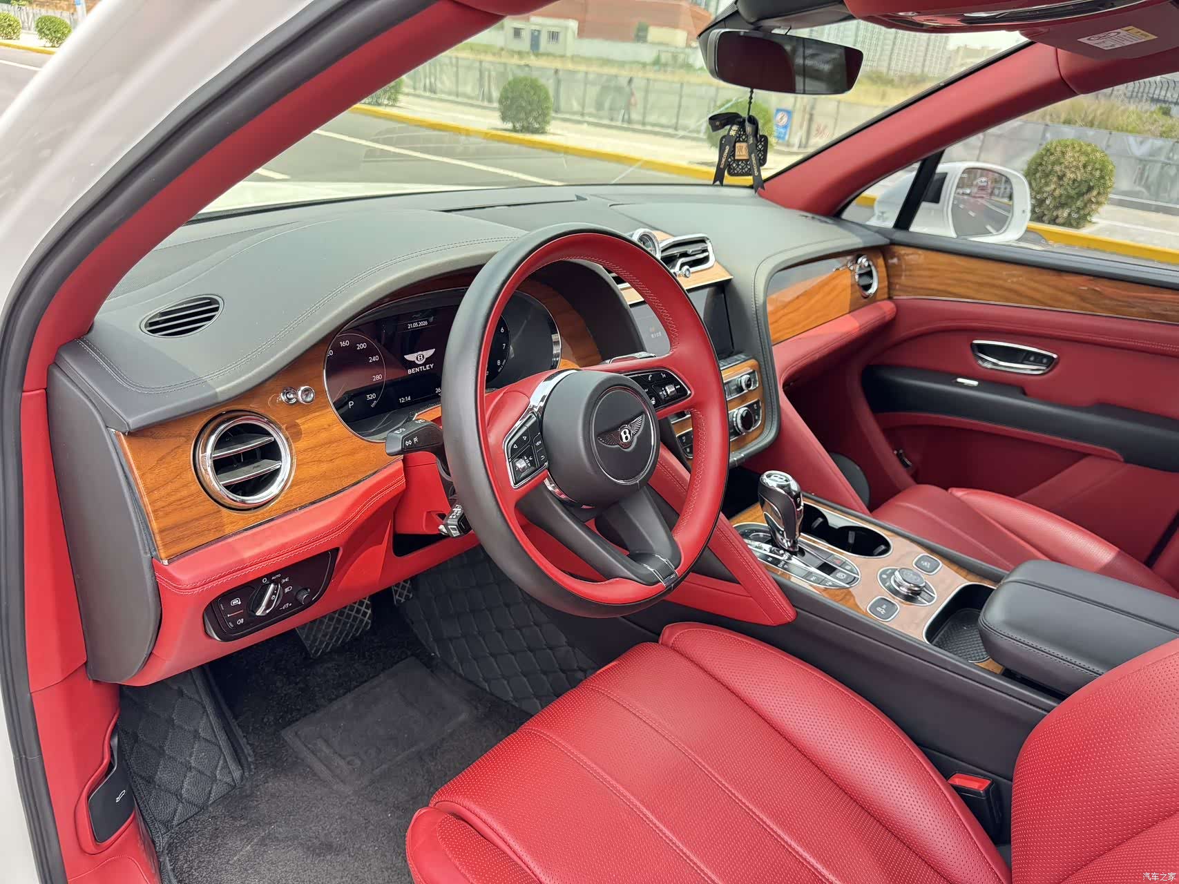 Bentley Bentayga, 2021 15