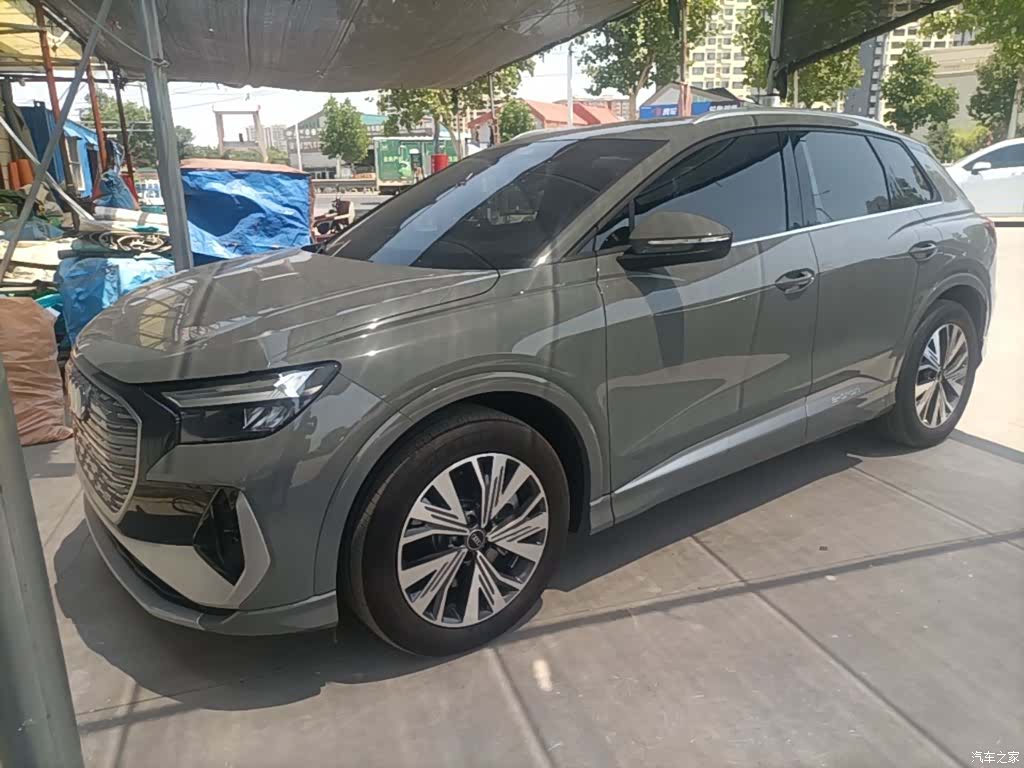Audi Q4 e-tron, 2024 1