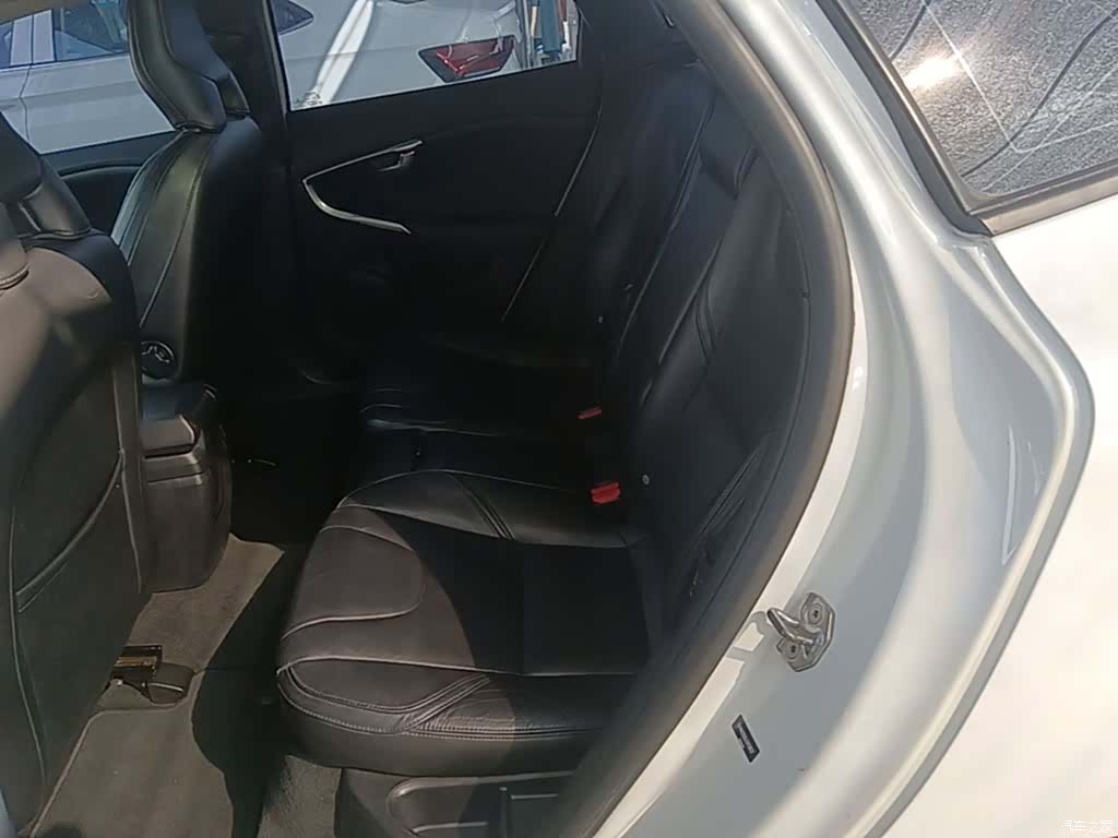 Volvo V40, 2018 17