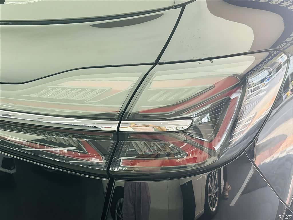 Hongqi HS5, 2024 12
