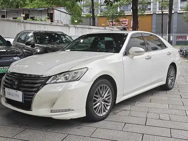 Toyota Crown 2018 — купить из Китая под заказ