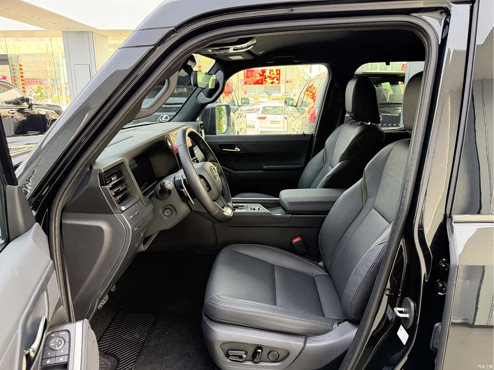 Lexus GX, 2025 4