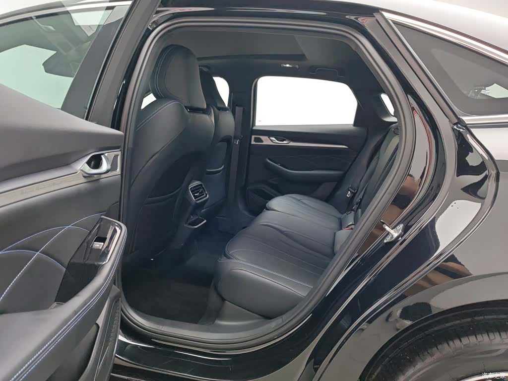 Geely Preface, 2026 15