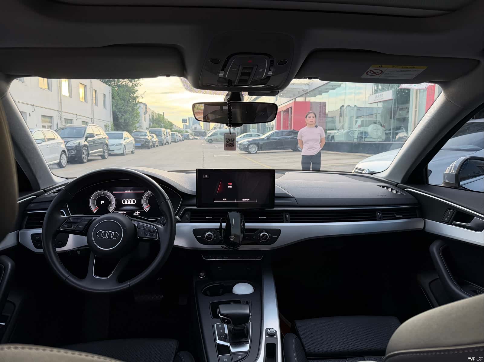 Audi A4L, 2021 все фото