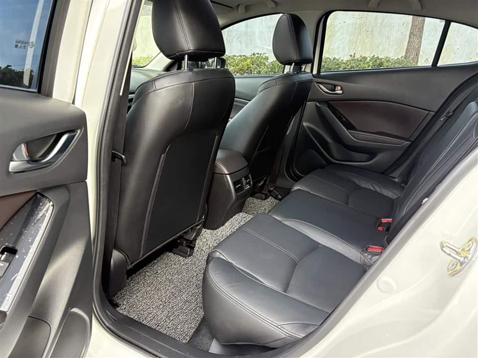 Mazda 3 Angkesaila