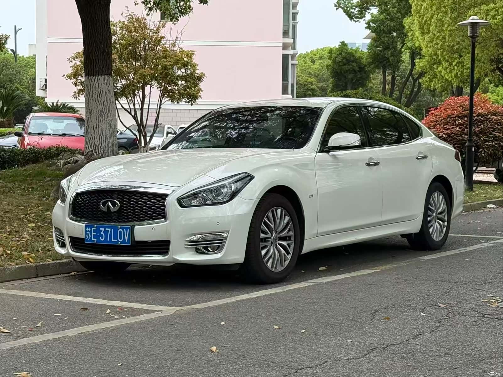 Infiniti Q70