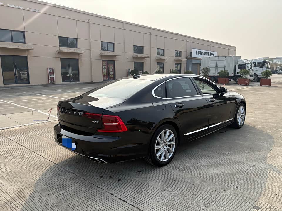 Volvo S90