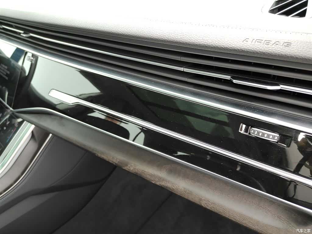Audi Q8, 2023 10