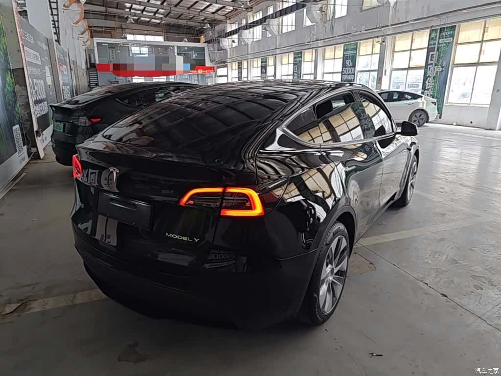 Tesla Model Y, 2023 7