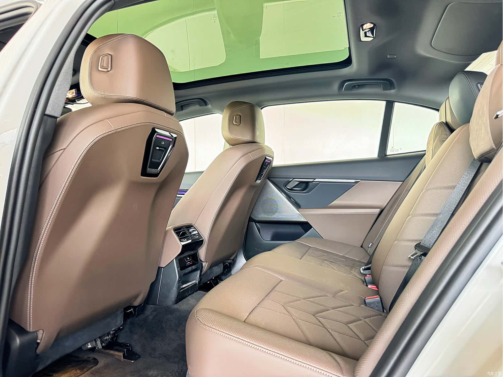 BMW i5, 2025 10