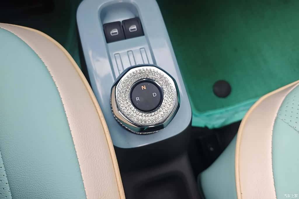 Geely Panda, 2025 16