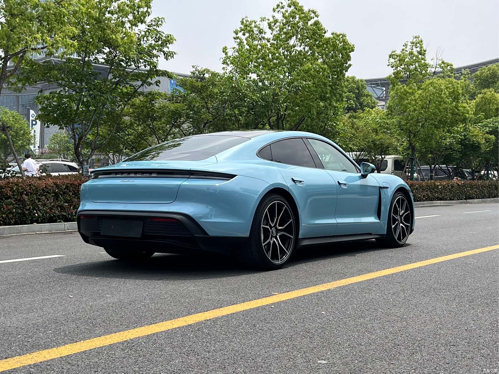 Porsche Taycan, 2023 10
