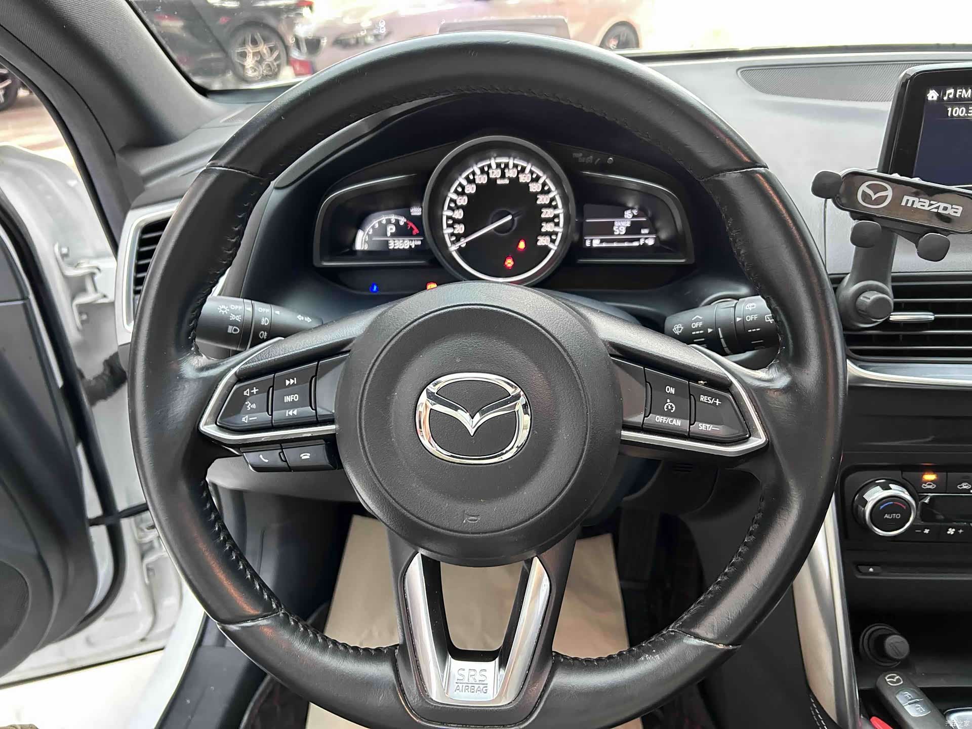 Mazda CX-4, 2019 12