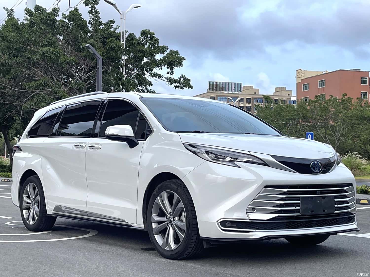 Toyota Sienna, 2024 3