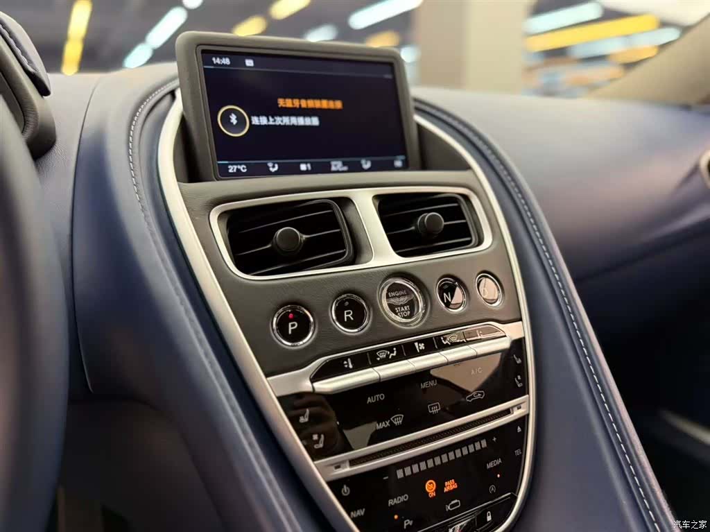 Aston Martin DB11, 2021 8