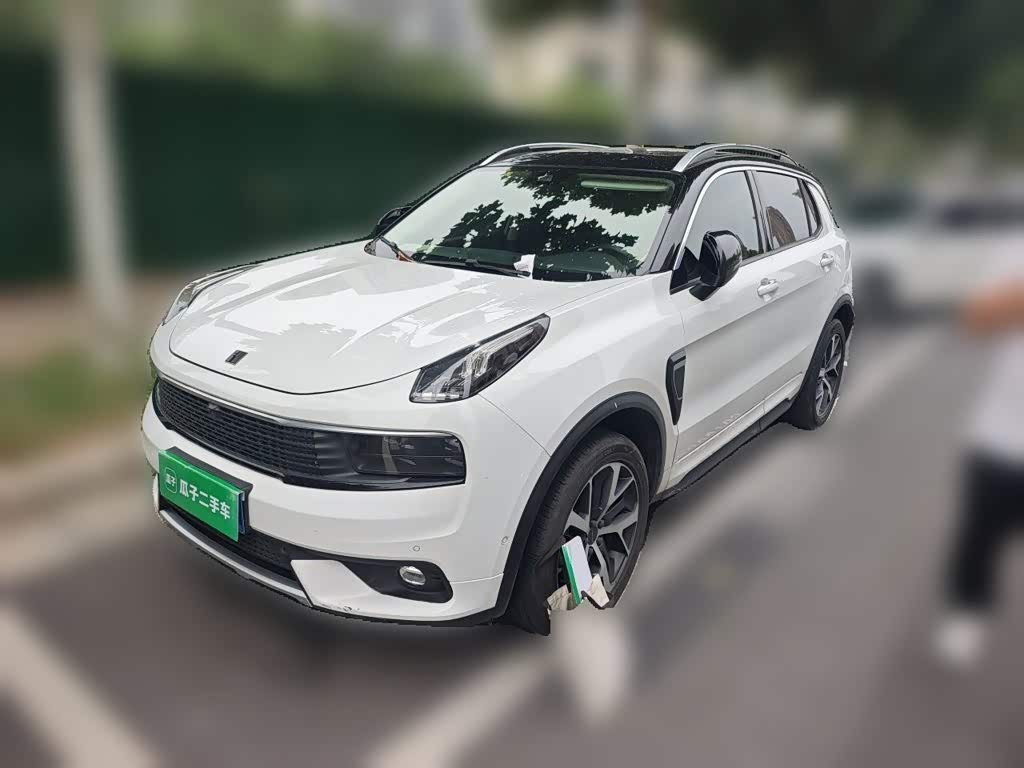 Lynk & Co 01