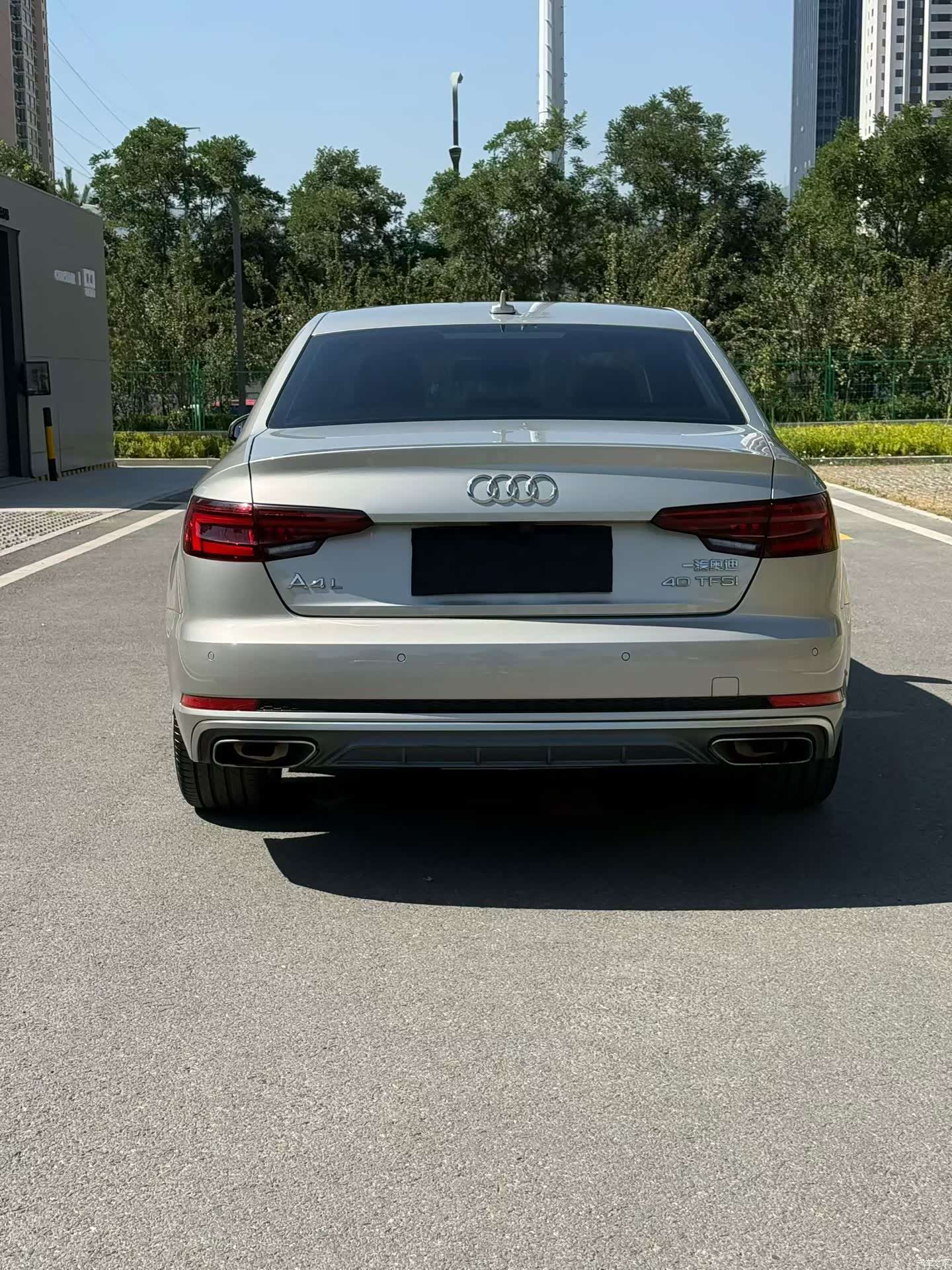 Audi A4L, 2019 все фото