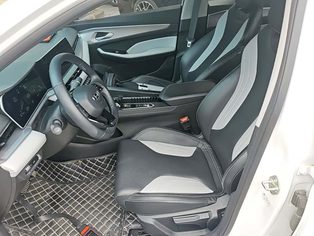 Geely Binray, 2023 15