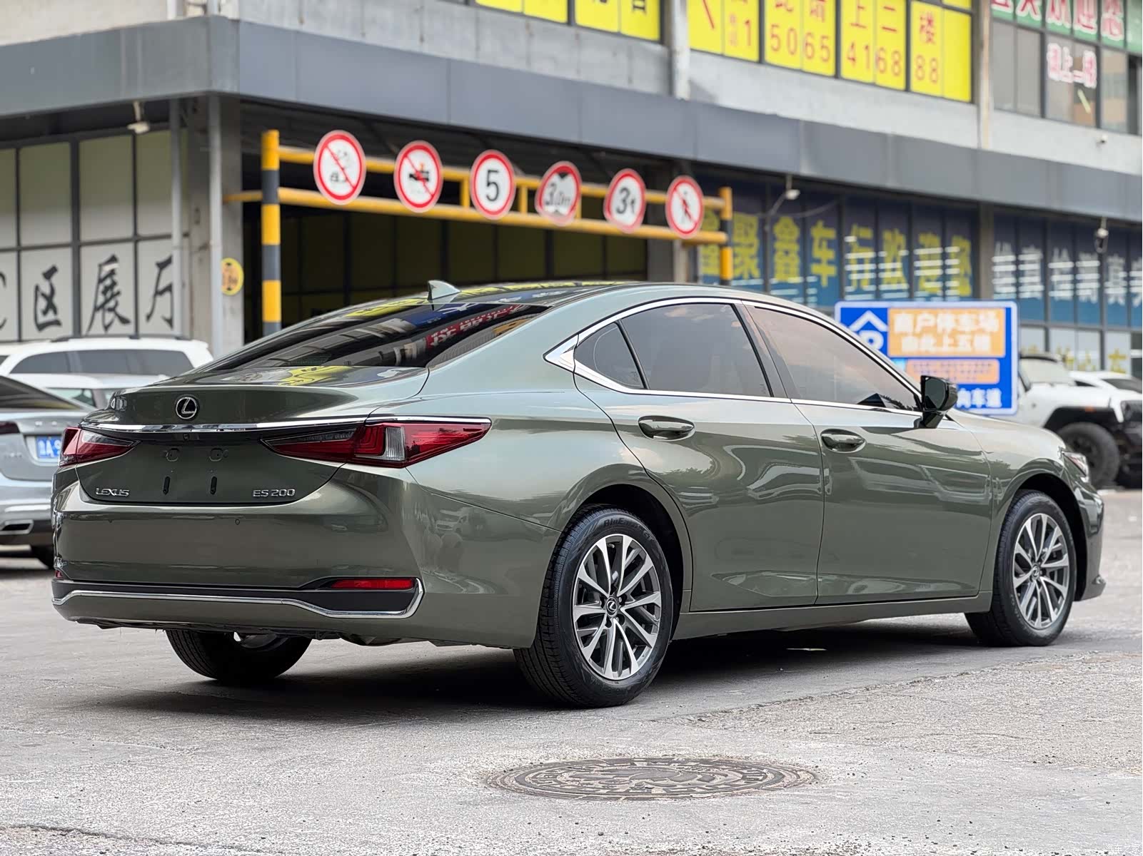 Lexus ES, 2022 8